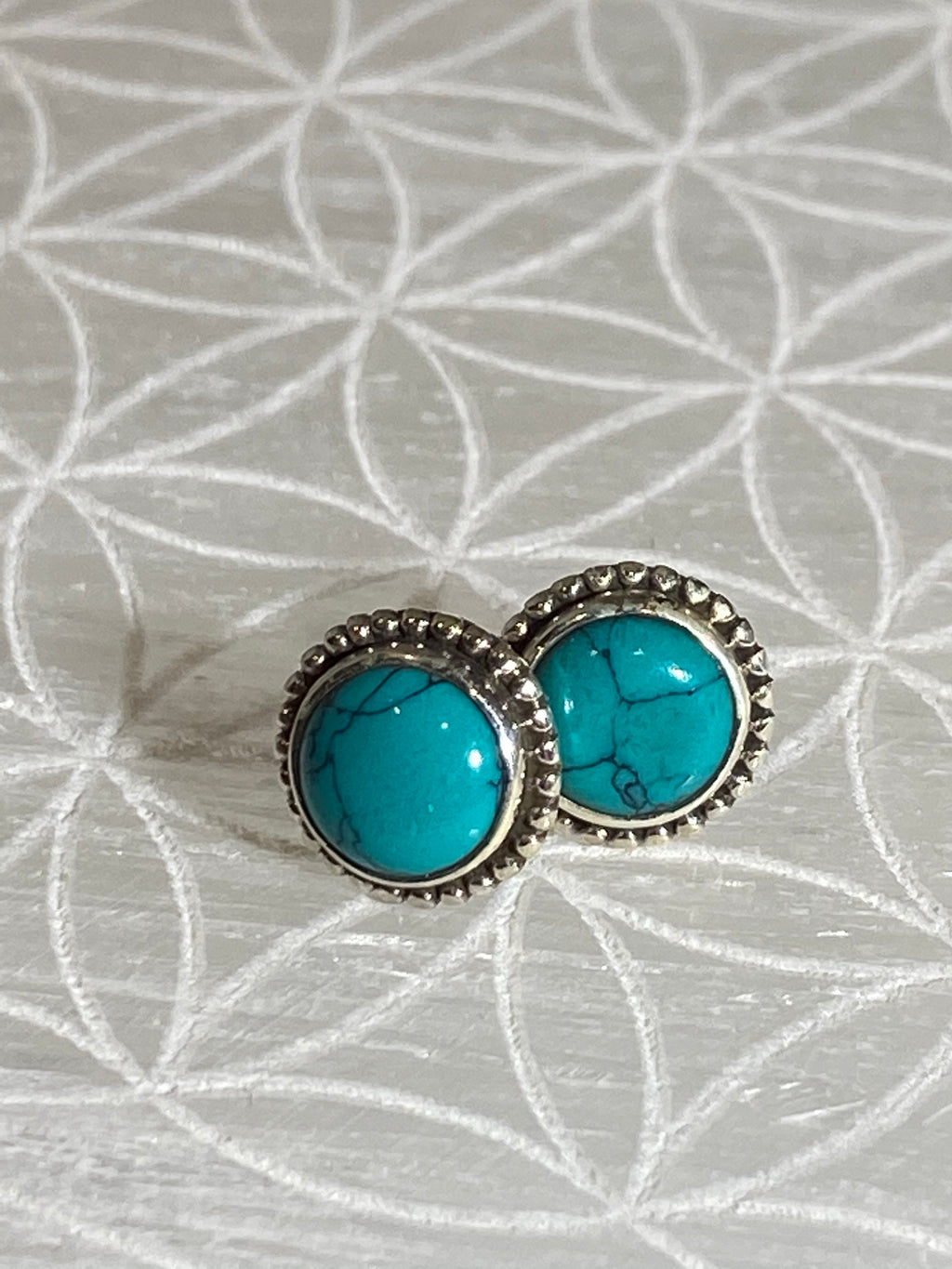 Stud Earrings Medium Howlite - Lighten Up Shop